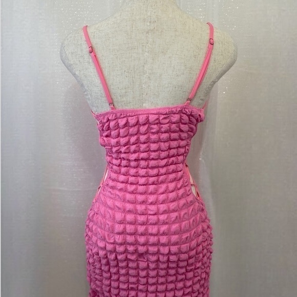 Criss Cross Side Bubble Pink Dress - Picture 4 of 5